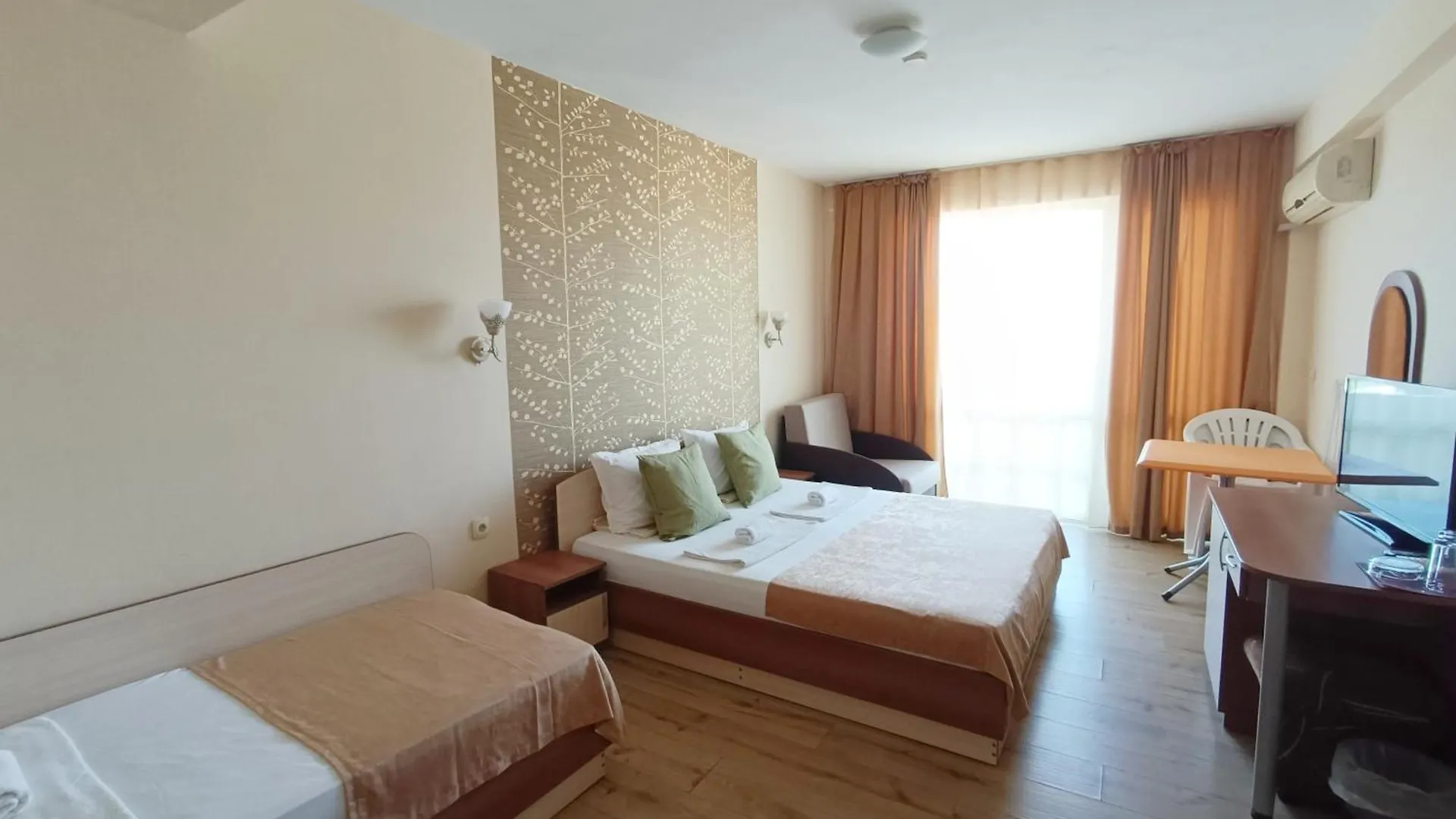 Семеен Хотел Детелини Primorsko Hotel
